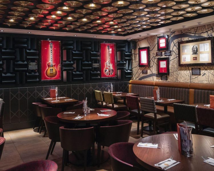 Hard rock cafe piccadilly circus dining area