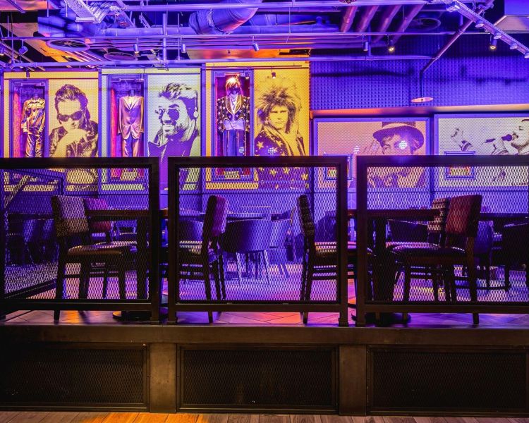 Hard rock cafe piccadilly circus stage dining