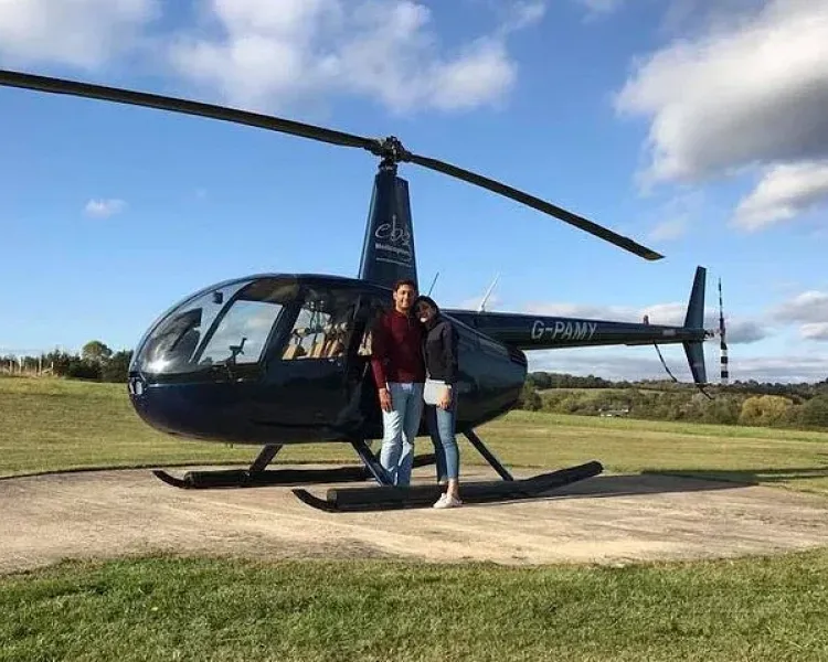 35 minute london sightseeing helicopter flight for two with champagne 2