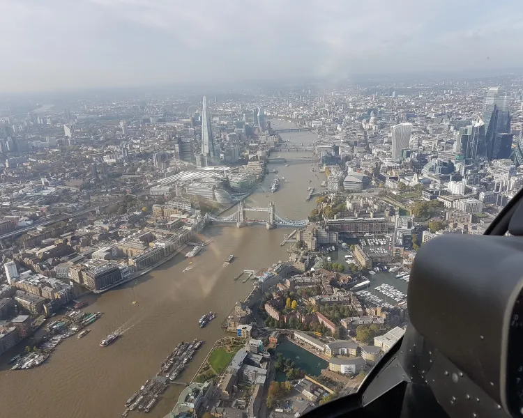 35 minute london sightseeing helicopter flight for two with champagne 8