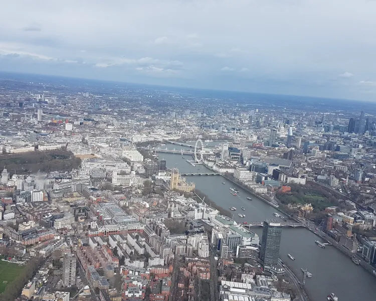 35 minute london sightseeing helicopter flight for two with champagne 9