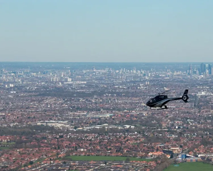 35 minute london sightseeing helicopter flight for two with champagne 16