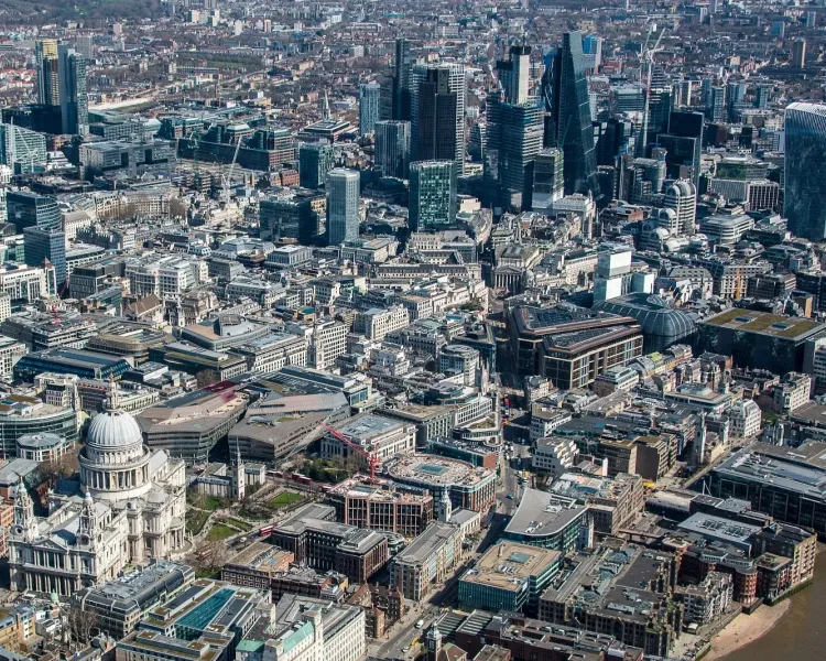 35 minute london sightseeing helicopter flight for two with champagne 19