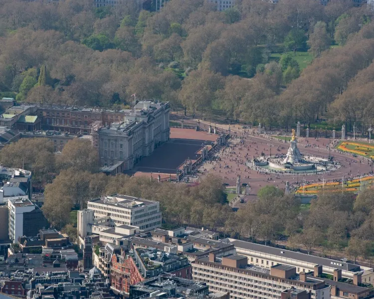 35 minute london sightseeing helicopter flight for two with champagne 20