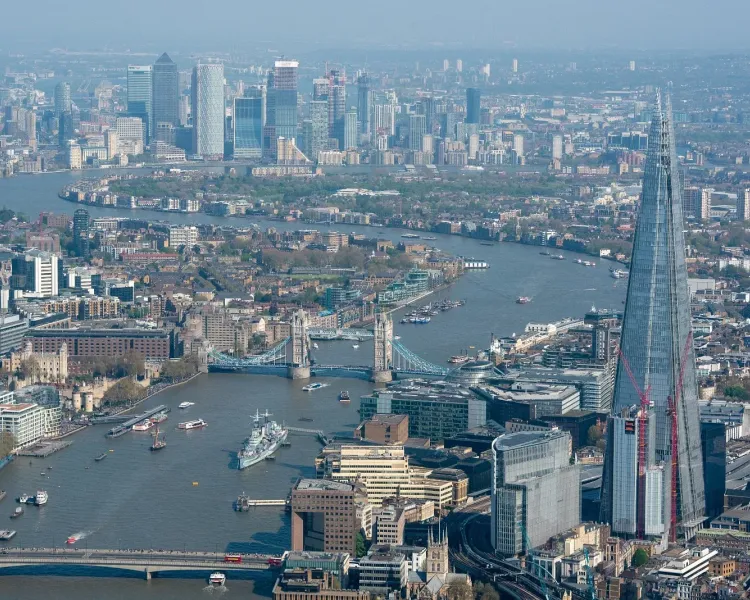 35 minute london sightseeing helicopter flight for two with champagne 21