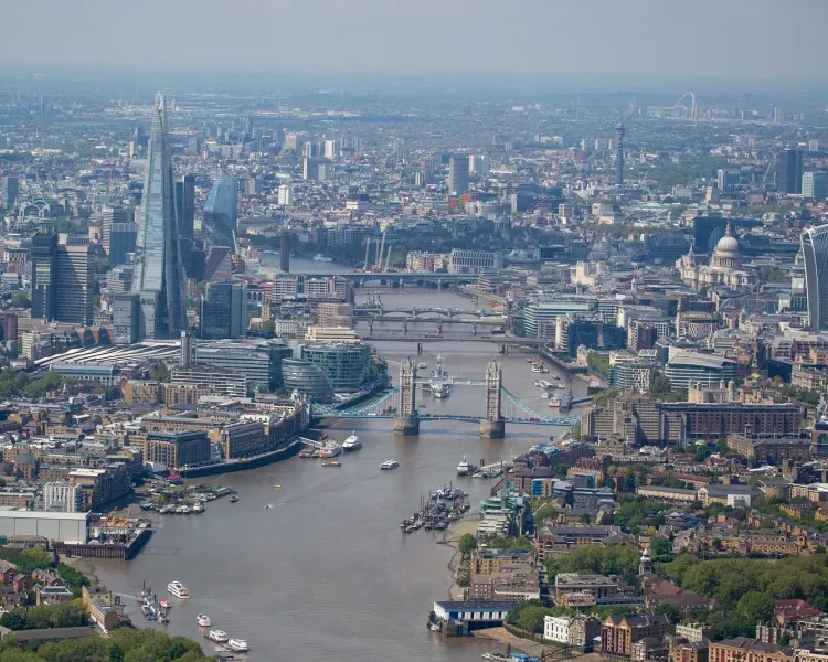 35 minute london sightseeing helicopter flight for two with champagne 22