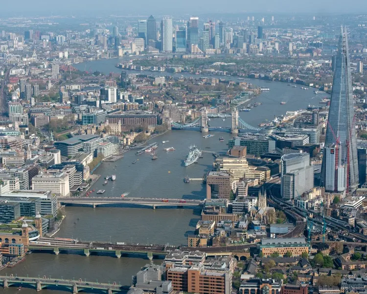 35 minute london sightseeing helicopter flight for two with champagne 23