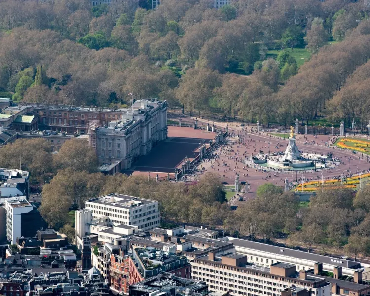 35 minute london sightseeing helicopter flight for two with champagne 24