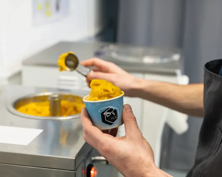 gelato being scooped into a tub on a learn how to make gelato workshop in london
