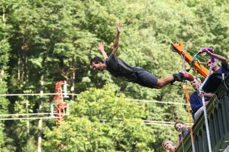 Bungee jumping