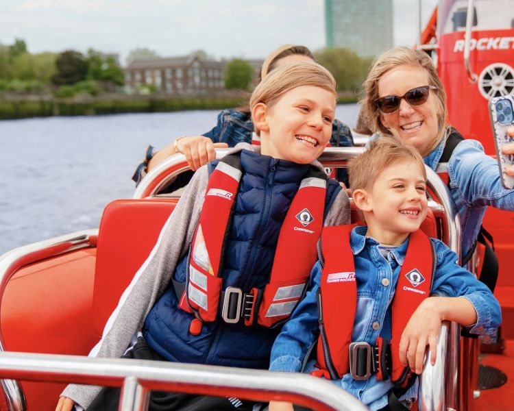 ultimate london adventure 50 minute thames rockets speedboat experience