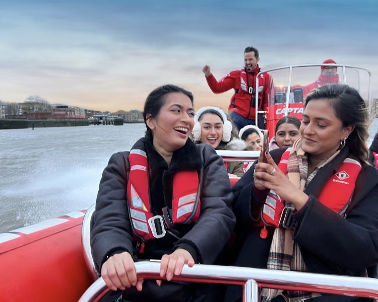 thames lates 50 minute thames rockets speedboat experience