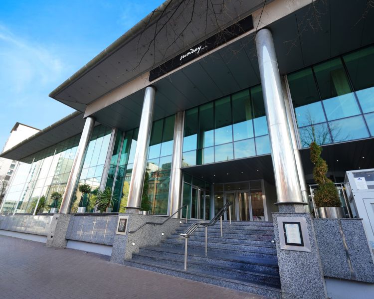 the entrance to holland house hotel cardiff