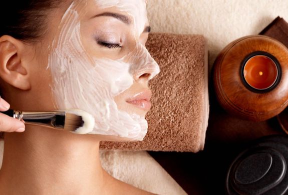 woman having facial on a bannatyne spa day