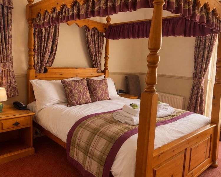 4 poster bedroom at little silver country hotel