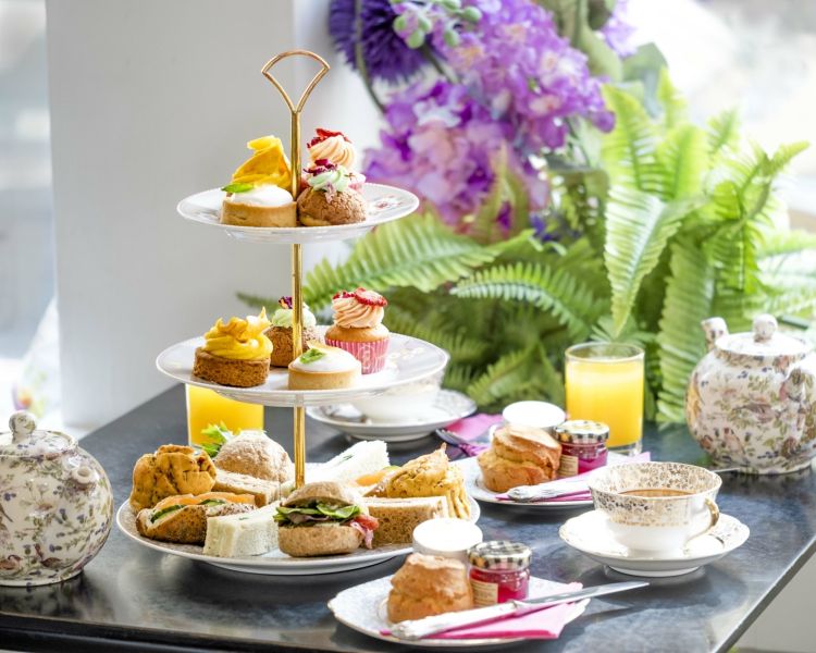 bottomless afternoon tea at brigit's bakery in covent garden