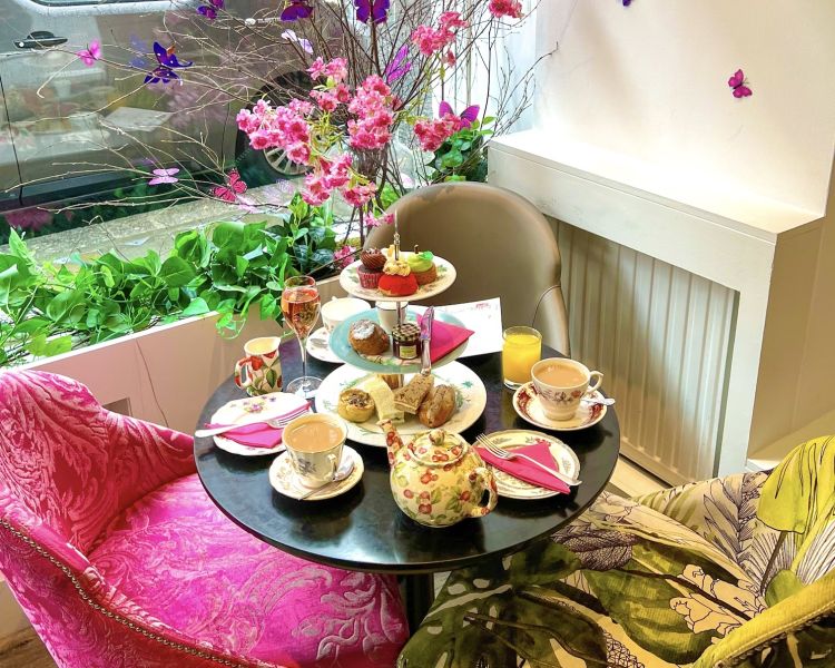 bottomless afternoon tea at brigit's bakery in covent garden