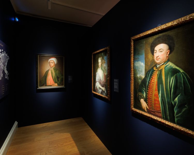 visit kensington palace in london with meal at the stablehand for two