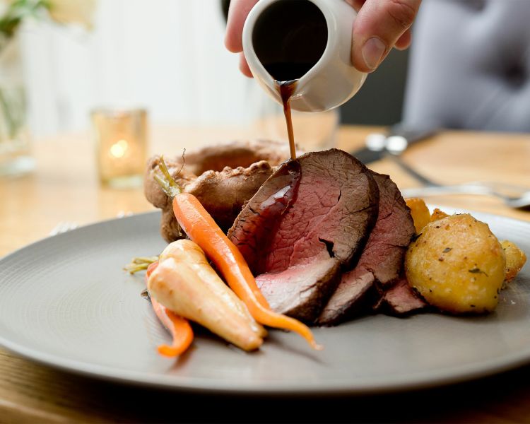 visit kensington palace in london with meal at the stablehand for two