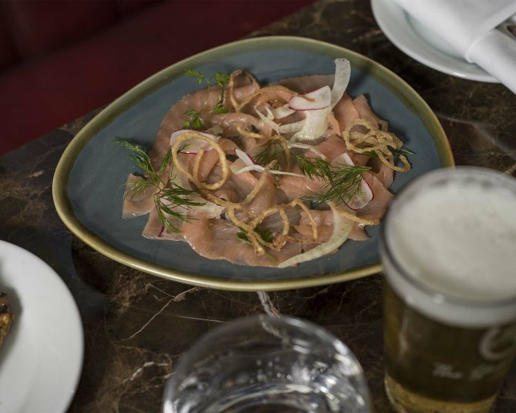 visit kensington palace in london with meal at the stablehand for two