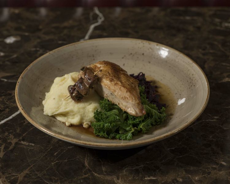visit kensington palace in london with meal at the stablehand for two