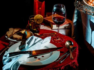 murder mystery dinner experience