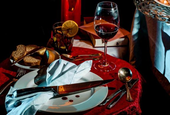 murder mystery dinner experience