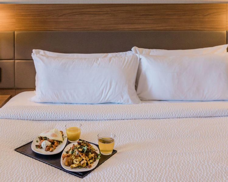 White pillow bed