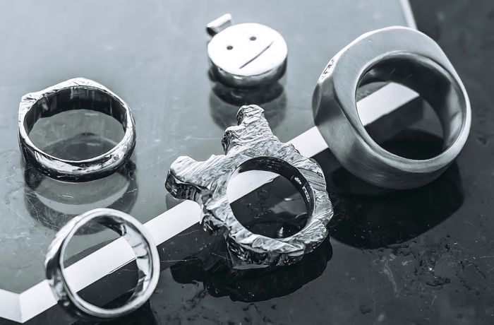 finished silver rings made during a gemstone jewellery making workshop with stööki