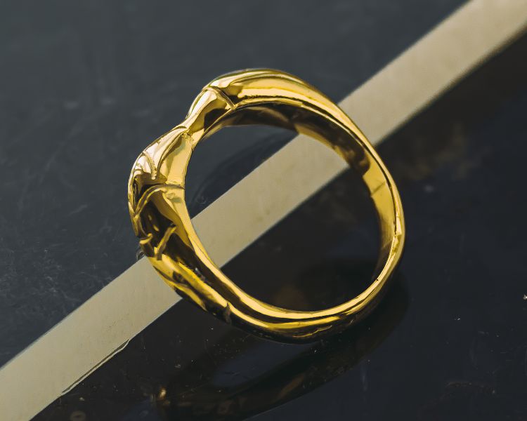 a finished gold ring made during a gemstone jewellery making workshop with stööki