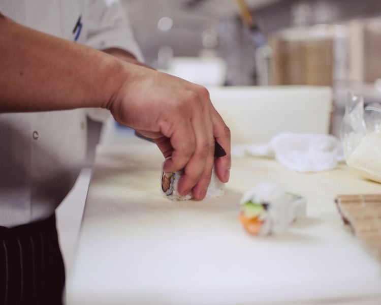 learn how to make a sushi dragon roll