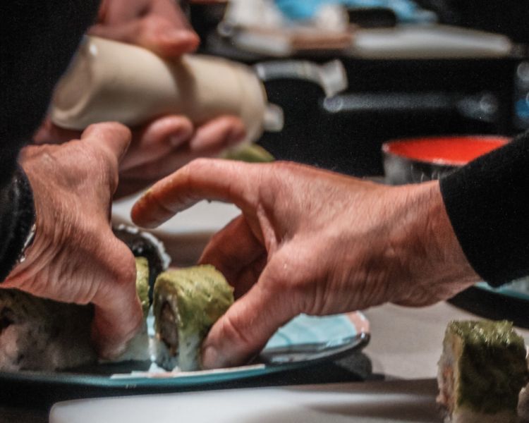 learn how to make a sushi dragon roll