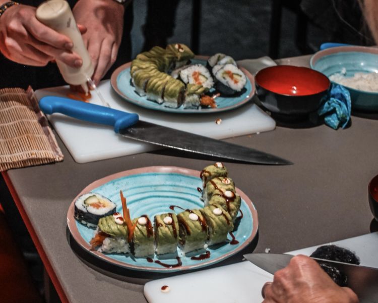 learn how to make a sushi dragon roll
