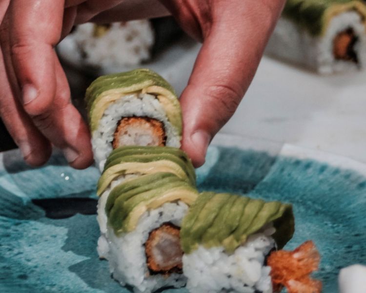learn how to make a sushi dragon roll