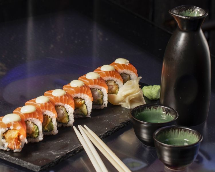 Sushi roll sake