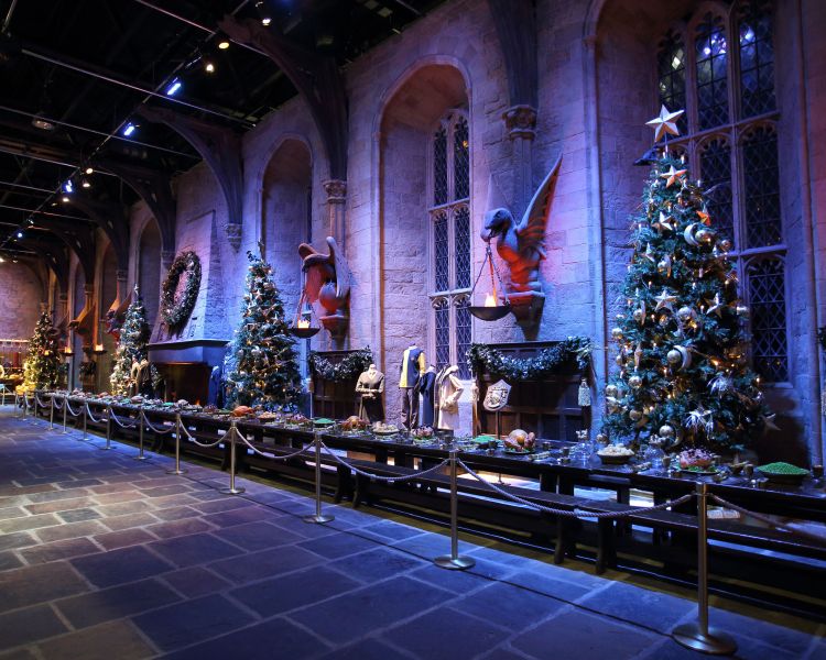 the great hall decorated for christmas at warner bros. studio tour london - the making of harry potter