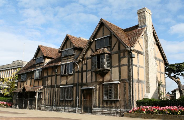 the house where william shakespeare was born seen on a coach trip