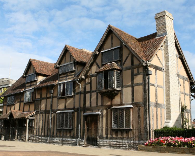 the house where william shakespeare was born seen on a coach trip