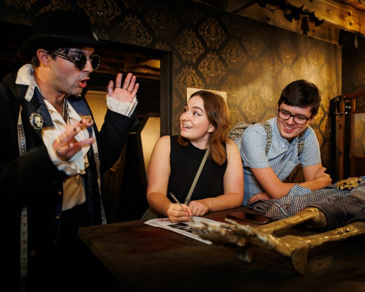 immersive "phantom peak" experience in london