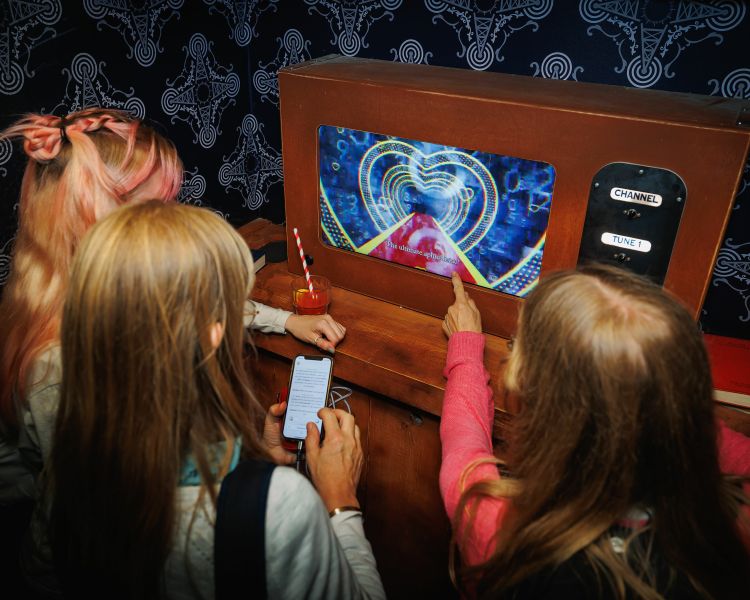 immersive "phantom peak" experience in london
