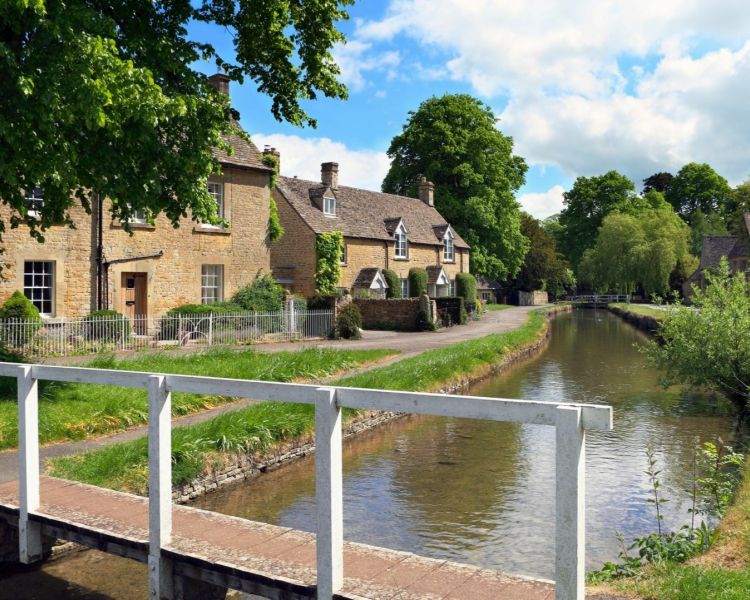 all day coach and walking tour of the cotswolds
