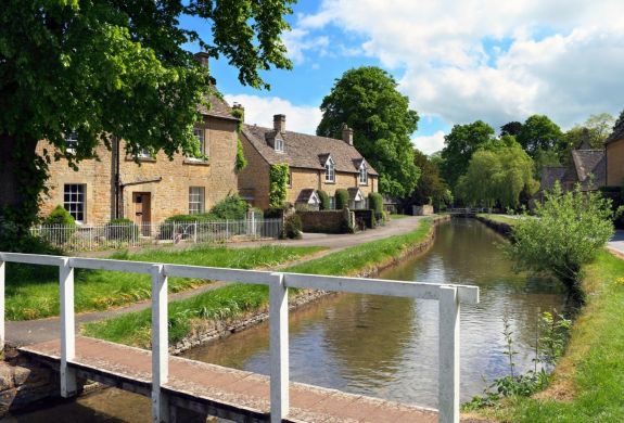 all day coach and walking tour of the cotswolds