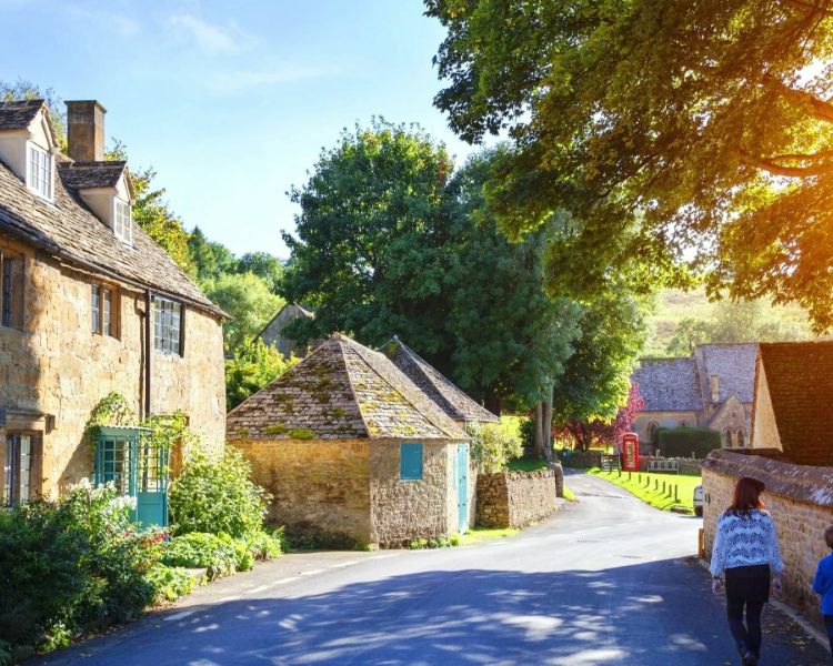 all day coach and walking tour of the cotswolds