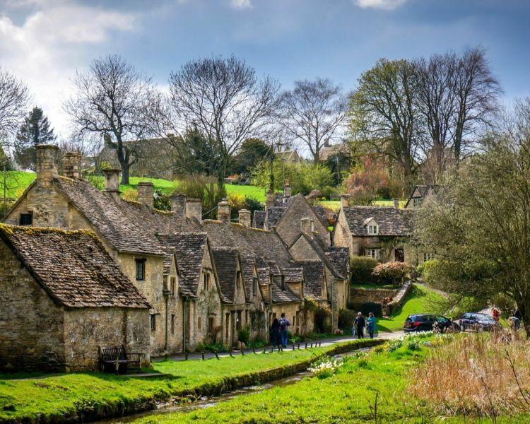 all day coach and walking tour of the cotswolds