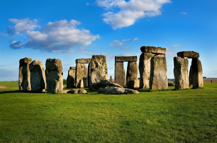 coach trip to stonehenge