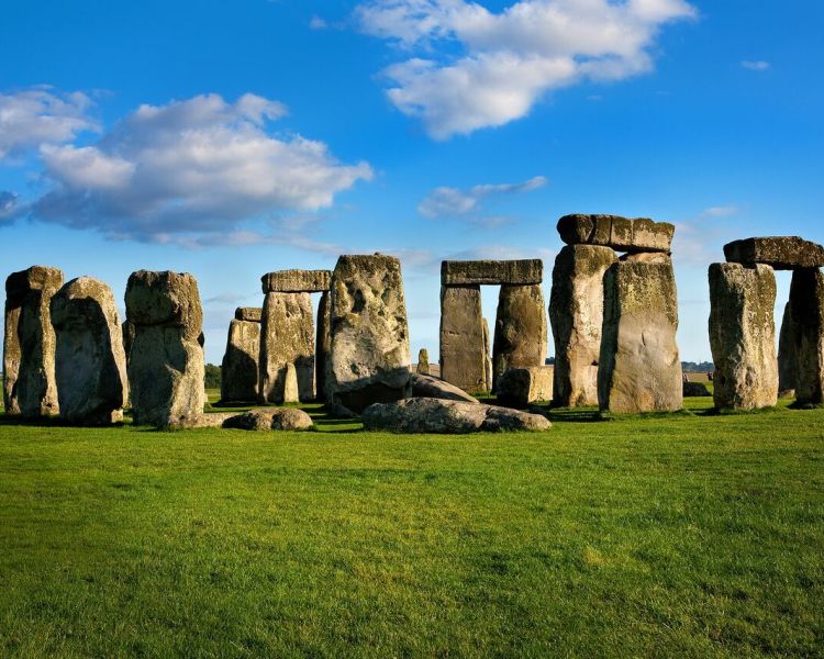 coach trip to stonehenge