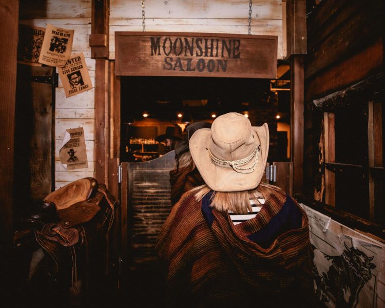 immersive cocktail experience at moonshine saloon