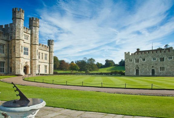 leeds castle, canterbury cathedral and dover visit by coach