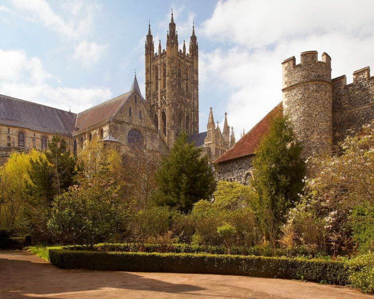 leeds castle, canterbury cathedral and dover visit by coach
