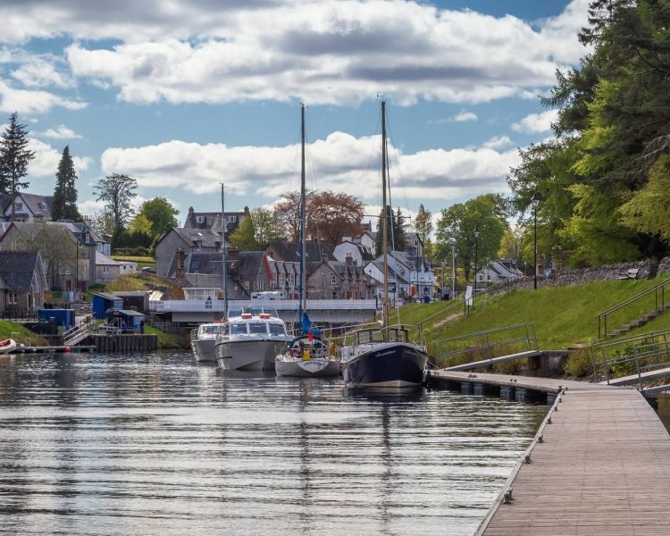 loch ness explorer day tour from edinburgh with picnic lunch and cruise